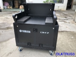 Yamaha DM7 lifting mixer case